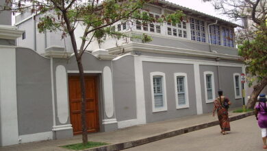Sri Aurobindo quitte le guest house pour s’installer au 9, rue de la marine, bâtiment actuel de l’ashram
