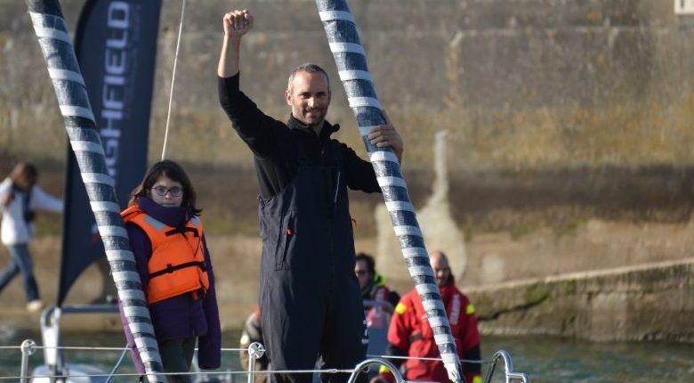 Fabrice Amadeo à l'arrivée de la course de voilier Vendée Globe le 18 février 2017